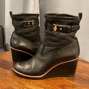 Tory Burch Faux Fur Lined Heeled Ankle Boots | Black with Gold Accents